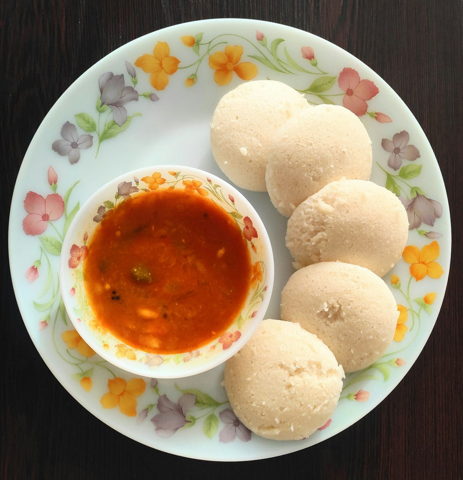 Soft Steamed Idli with Coconut Chutney